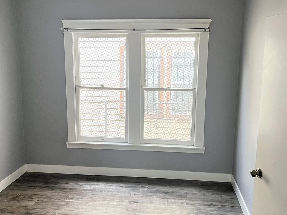 1st image of 716 W 42nd St #2