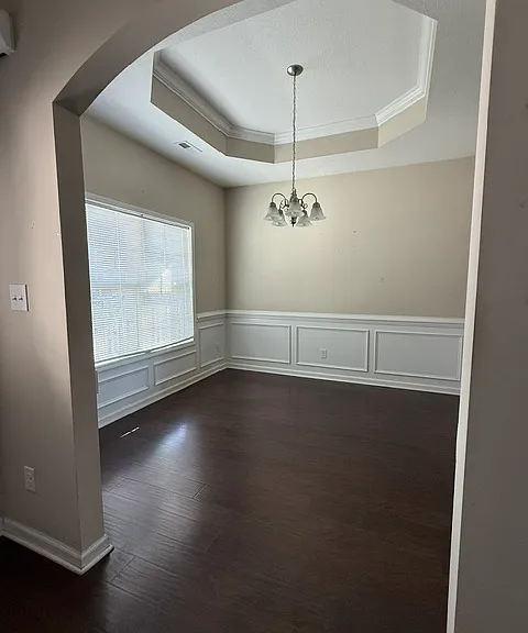 705 Stafford Ln — Photo 4