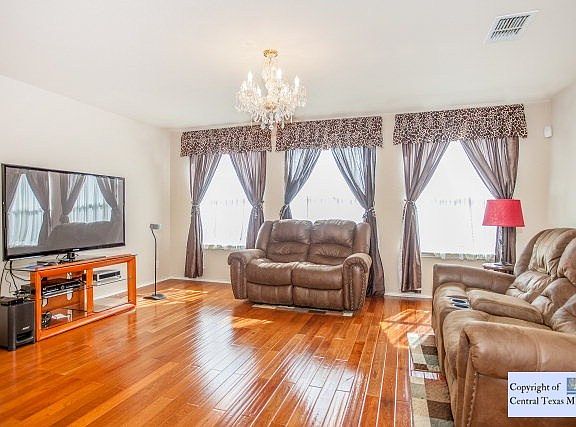 3rd image of 243 Rock Springs Dr