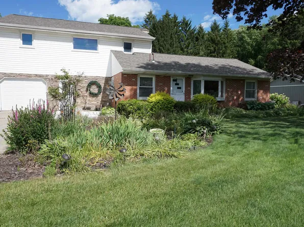 38402 Hazel St, Harrison Township, MI 48045