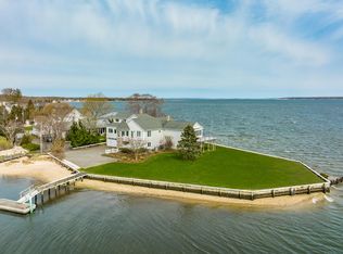 13 Beach Rd, Riverhead, NY 11901