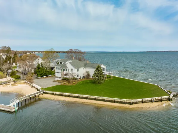 13 Beach Rd, Riverhead, NY 11901