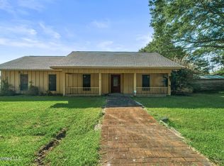 104 S 3rd St, Mount Olive, MS 39119