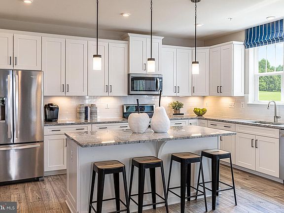 3rd image of 4004 Milner Rd