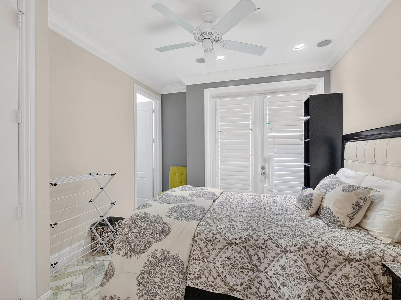 3 bed, 3.5 bath, 1900 sqft, $6,500 — Photo 3