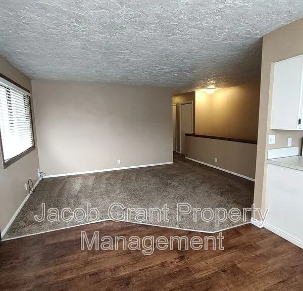2215 Gail Dr — Photo 2