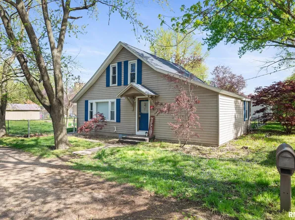 209 E Market St, Manito, IL 61546