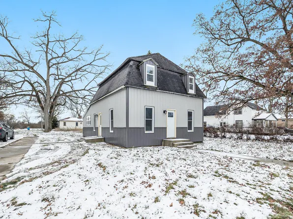1096 E James St, White Cloud, MI 49349