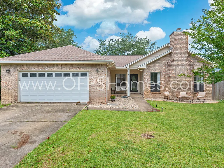 319 Sailfish Cir — Photo 2