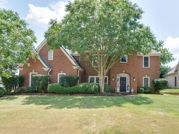 1700 Belledeer Dr W, Cordova, TN 38016