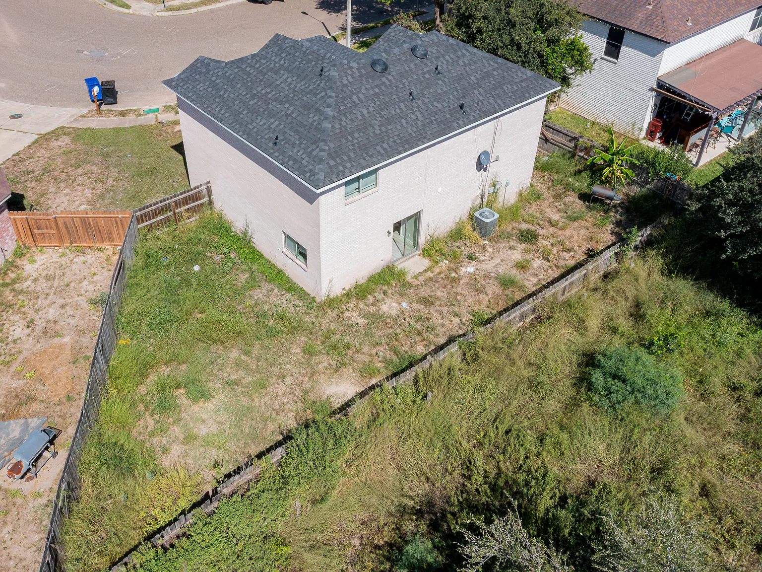 3 bed, 2.5 bath, 1735 sqft, $1,895 — Photo 3