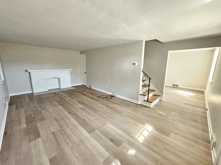 1816 Kiralfy Ave — Photo 2