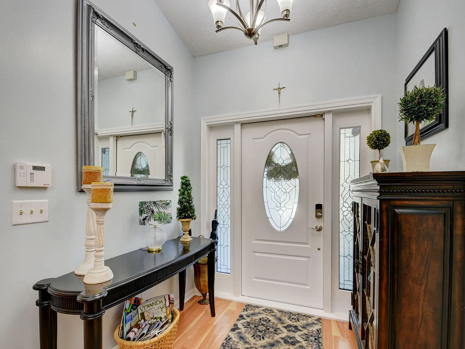 3 bed, 2.5 bath, 1969 sqft, $5,000 — Photo 2