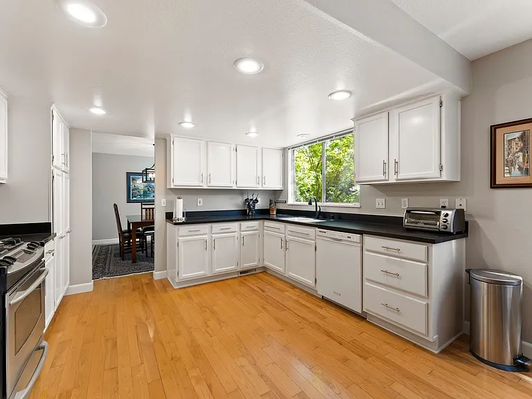 6168 Greenbrook Dr — Photo 4