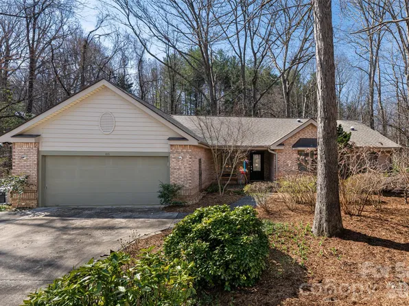 106 Oak Hollow Ct, Asheville, NC 28805