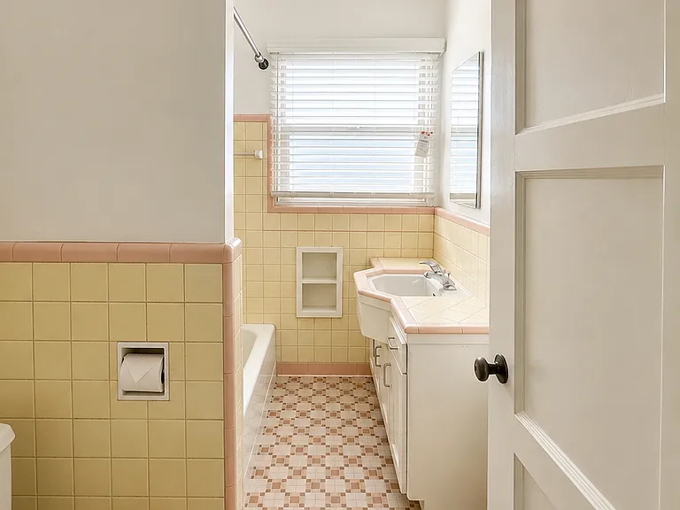 246 Santa Ana Ave #7 — Photo 9