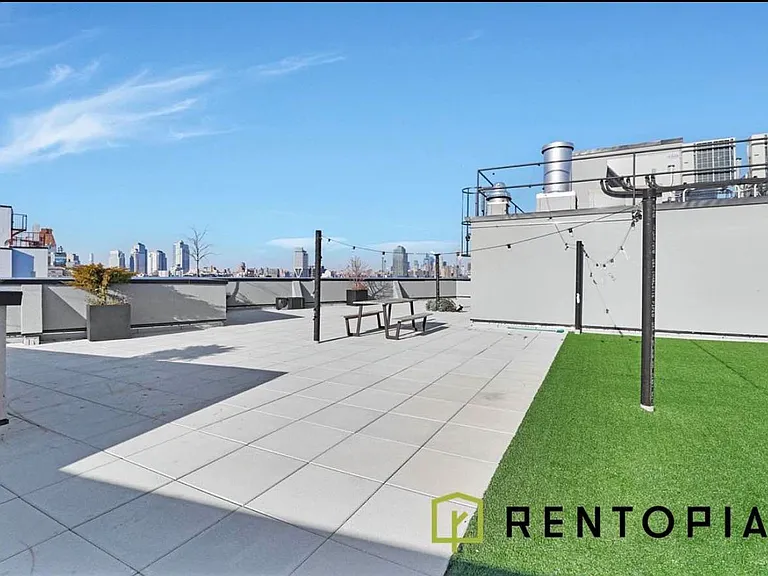 411 Meeker Ave #309N — Photo 8