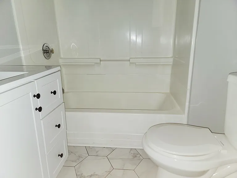 452 Graythorn Rd — Photo 7