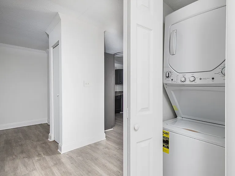 5th Avenue Apartments — Photo 43