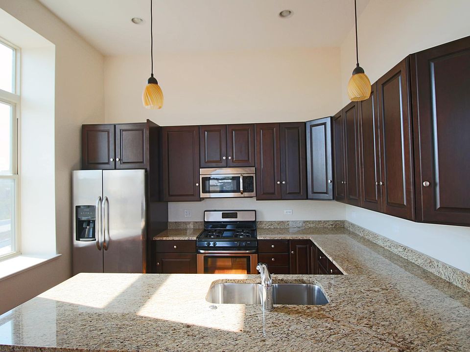 1st image of 1470 W Carmen Ave APT 304