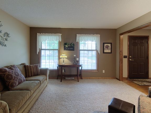 5th image of 1613 Welleslay Ln