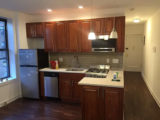 Rented by Metroline Realty | media 3