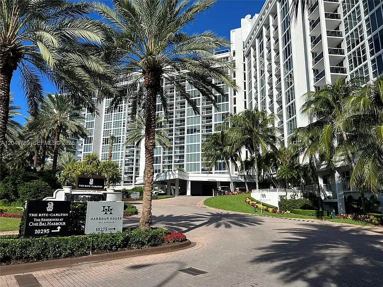 10275 Collins Ave #112 — Photo 2