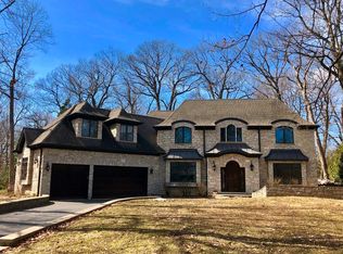 8 Darby Ln, Lincolnshire, IL
