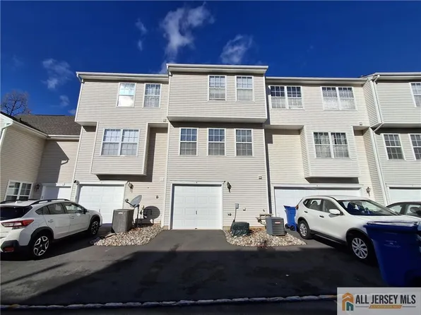 16 Puchala Dr, Parlin, NJ 08859