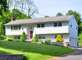 4 Adams Rd, Bloomfield, CT 06002