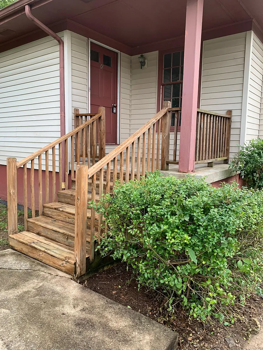 2800 Easthills Dr photo 1