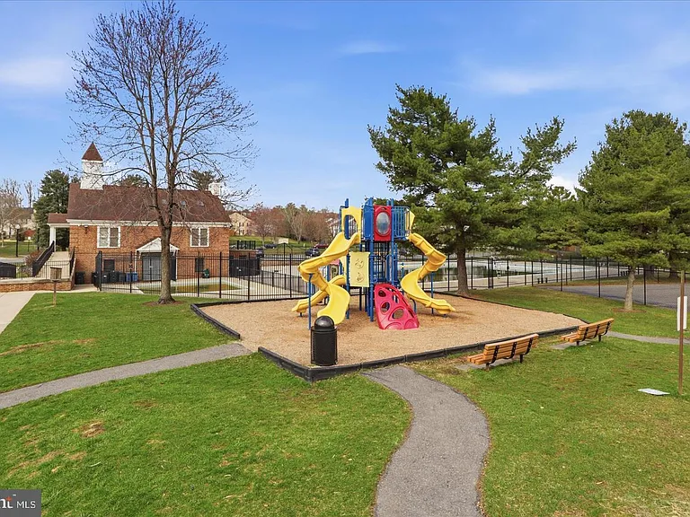 2505 McVeary Ct #11D — Photo 32