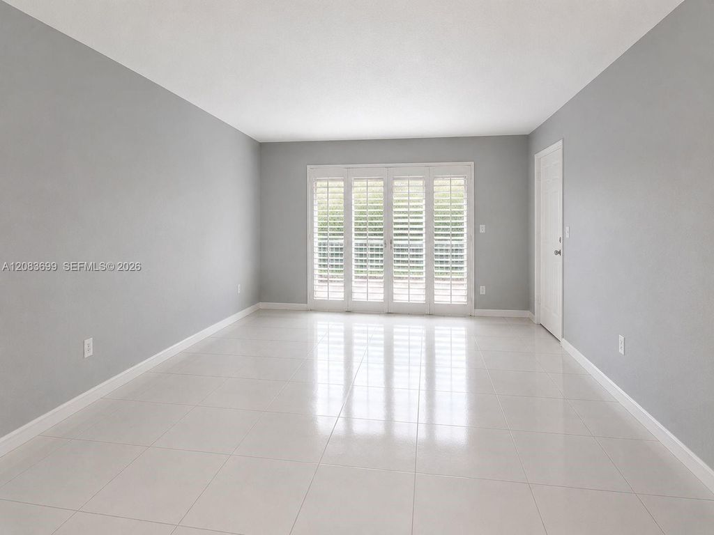 128 S Cypress Rd #816, photo 3