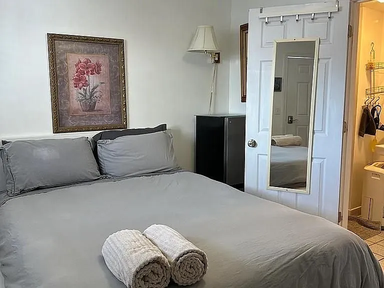1 bed, 1.0 bath, 257 sqft, $1,200 — Photo 2