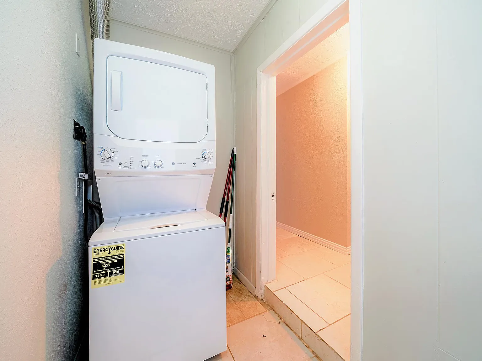 4 bed, 2.0 bath, 1682 sqft, $615 — Photo 4