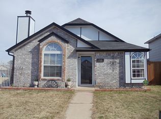 2126 Parkview Dr, Moore, OK 73170
