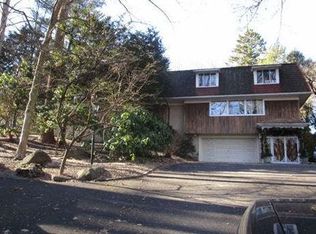 143 Skunks Misery Rd, Locust Valley, NY 11560