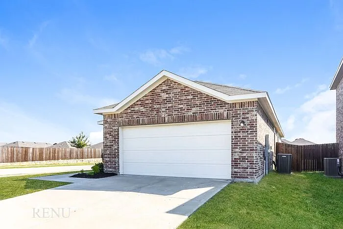 3 bed, 2.0 bath, 1412 sqft, $1,890 — Photo 2
