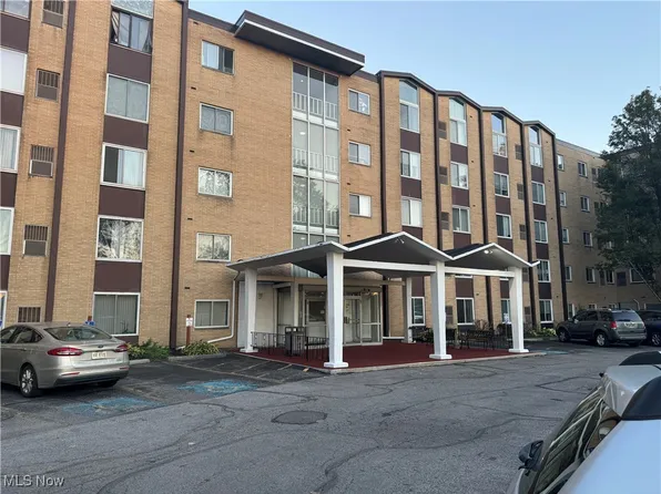 25735 Lorain Rd Unit 207, North Olmsted, OH 44070