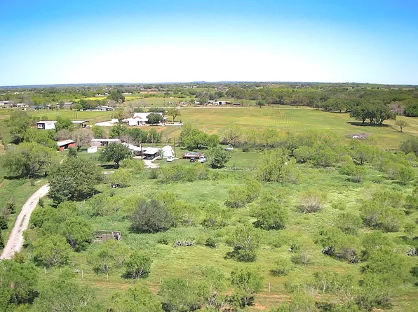959 CR 768, Devine, TX 78016