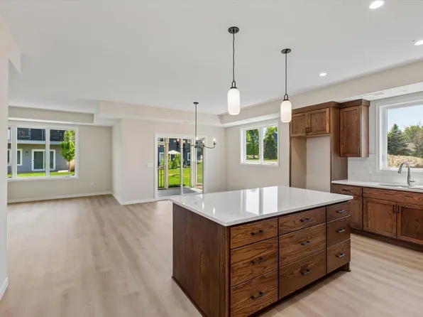 2015 Erie Dr, Northfield, MN 55057