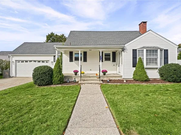 379 Dover Ave, East Providence, RI 02914