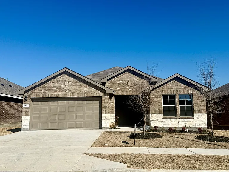 1353 Dillard Creek Dr — Photo 1