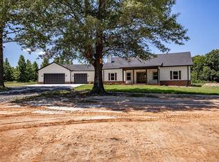 13 Middle St, Ward, AR 72176