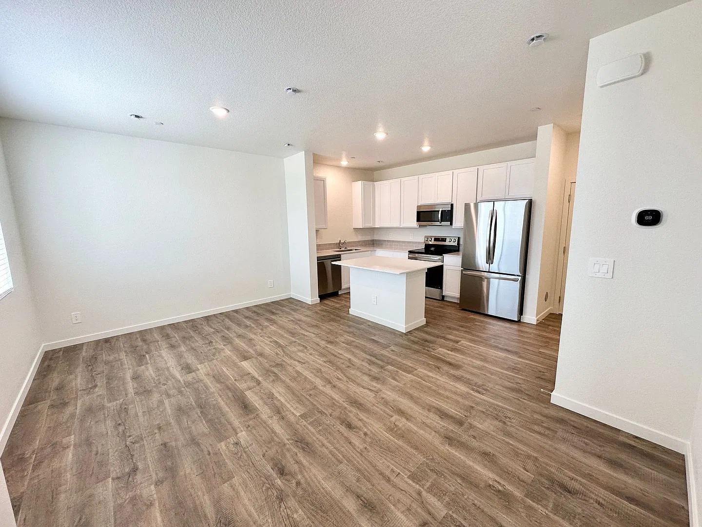 2 bed, 2.5 bath, 1040 sqft, $1,800 — Photo 4