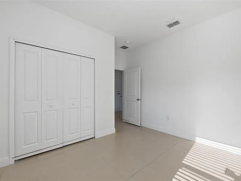 304 Begonia Ct — Photo 21