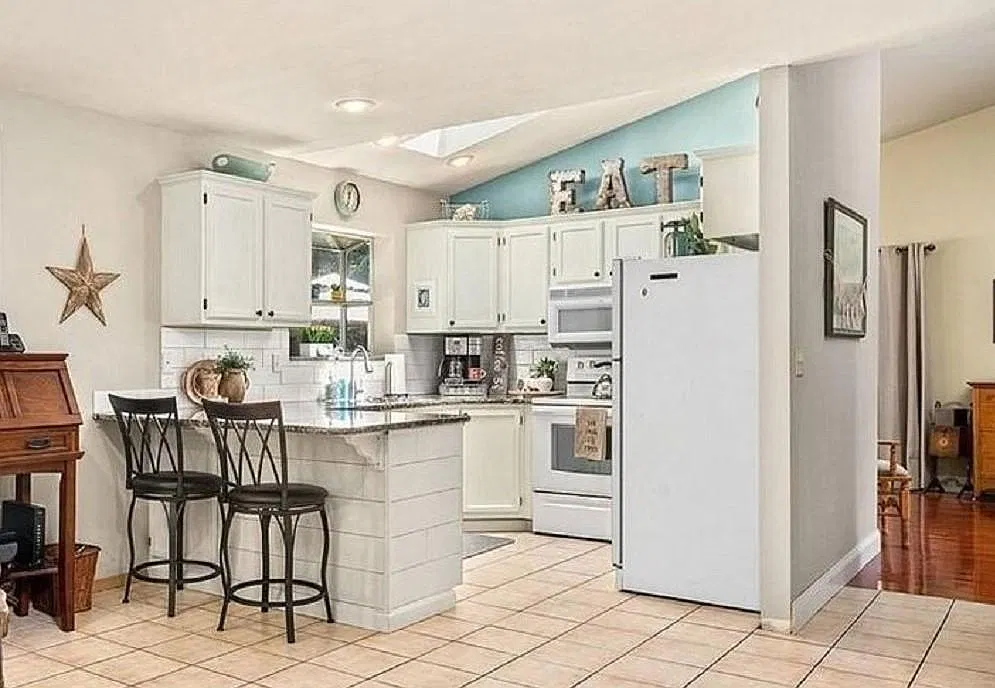 3 bed, 2.5 bath, 1720 sqft, $3,250 — Photo 2