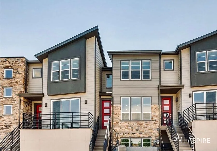 Updated Townhouse in Castle Rock — Photo 1