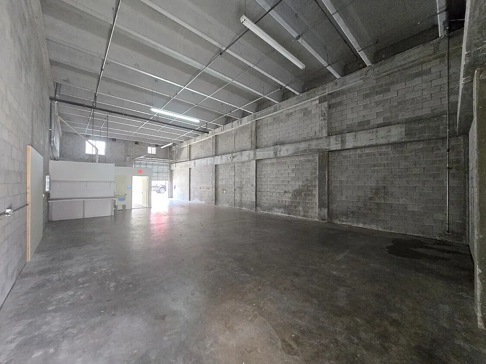 Building Photo 4