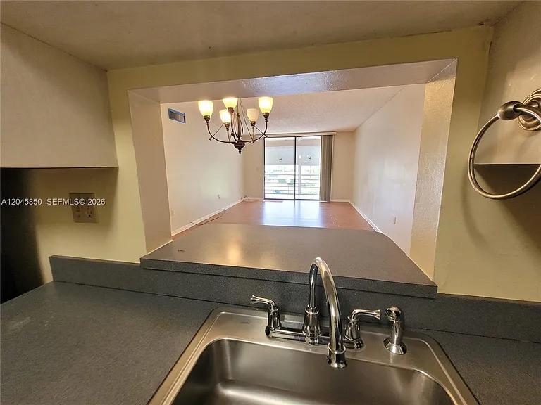 1800 N Lauderdale Ave #1210 — Photo 10